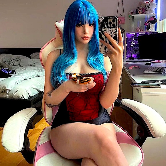 Red spider web🕸🕷 tank top - Picture 4 of 16